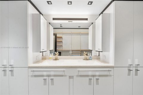 Купить кондоминиум в Окленд-Парк, Флорида 2 спальни, 120.77м2, № 1972707 - фото 17