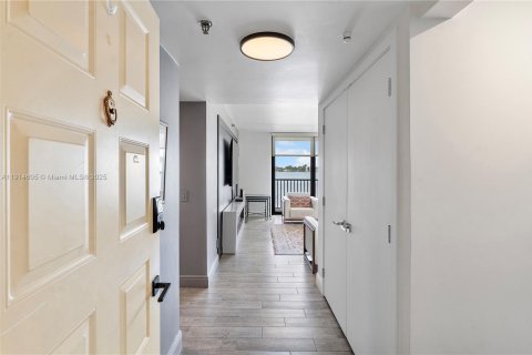 Купить кондоминиум в Окленд-Парк, Флорида 2 спальни, 120.77м2, № 1972707 - фото 23