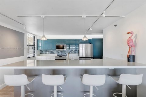 Купить кондоминиум в Окленд-Парк, Флорида 2 спальни, 120.77м2, № 1972707 - фото 3