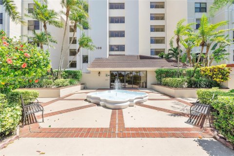 Купить кондоминиум в Окленд-Парк, Флорида 2 спальни, 120.77м2, № 1972707 - фото 30