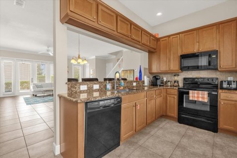 House in Four Corners, Florida 3 bedrooms, 176.89 sq.m. № 2304969 - photo 8