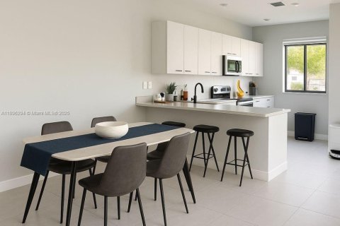 Townhouse in Doral, Florida 3 bedrooms, 219.81 sq.m. № 2013207 - photo 5