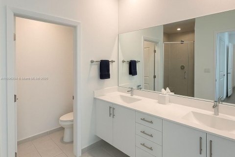 Townhouse in Doral, Florida 3 bedrooms, 219.81 sq.m. № 2013207 - photo 17