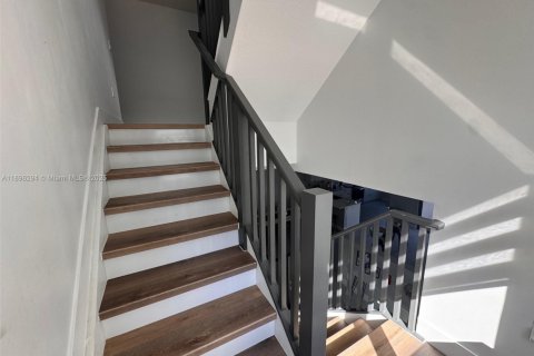 Townhouse in Doral, Florida 3 bedrooms, 219.81 sq.m. № 2013207 - photo 16