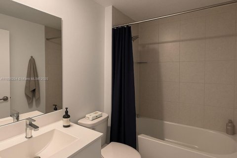 Townhouse in Doral, Florida 3 bedrooms, 219.81 sq.m. № 2013207 - photo 7