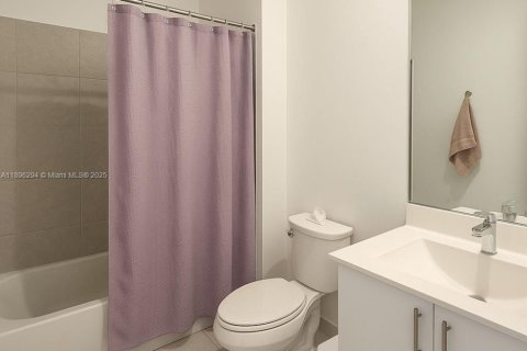 Townhouse in Doral, Florida 3 bedrooms, 219.81 sq.m. № 2013207 - photo 21