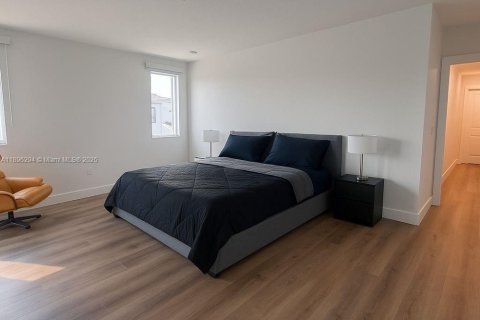 Townhouse in Doral, Florida 3 bedrooms, 219.81 sq.m. № 2013207 - photo 9