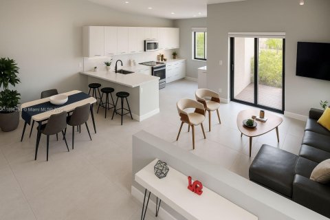 Townhouse in Doral, Florida 3 bedrooms, 219.81 sq.m. № 2013207 - photo 3