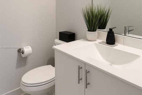 Townhouse in Doral, Florida 3 bedrooms, 219.81 sq.m. № 2013207 - photo 12