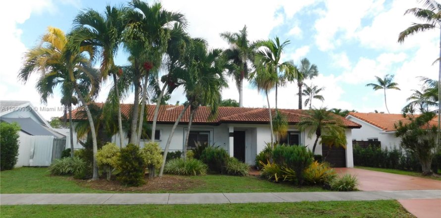 Casa en Miami, Florida 3 dormitorios, 123.56 m2 № 1951441
