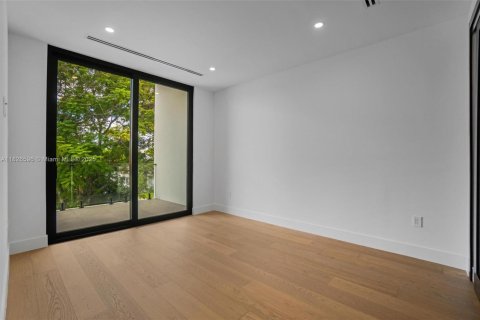 House in Miami, Florida 6 bedrooms № 1806101 - photo 28