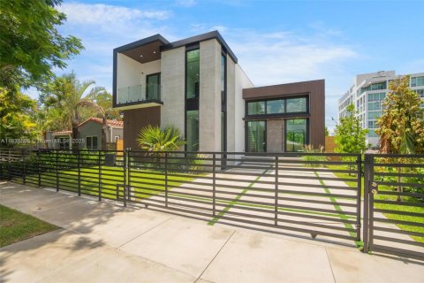 House in Miami, Florida 6 bedrooms № 1806101 - photo 4
