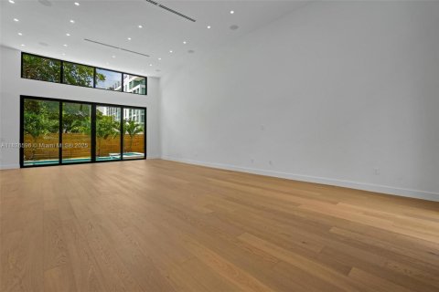 House in Miami, Florida 6 bedrooms № 1806101 - photo 8