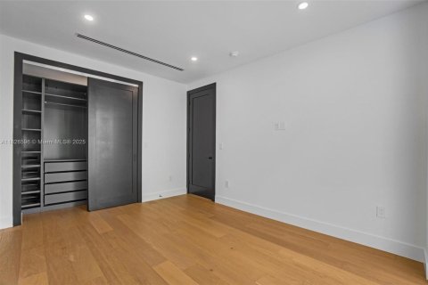 House in Miami, Florida 6 bedrooms № 1806101 - photo 30