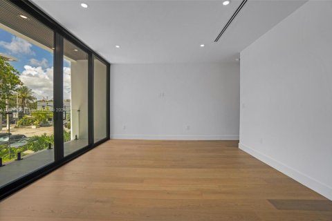 House in Miami, Florida 6 bedrooms № 1806101 - photo 20