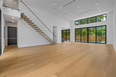 House in Miami, Florida 6 bedrooms № 1806101 - photo 9