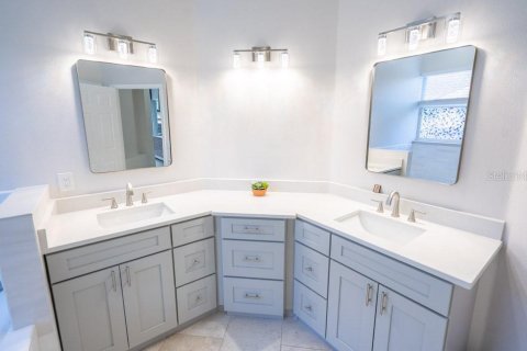 Villa ou maison à vendre à Kissimmee, Floride: 4 chambres, 216.56 m2 № 2436810 - photo 16