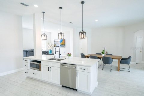 Villa ou maison à vendre à Kissimmee, Floride: 4 chambres, 216.56 m2 № 2436810 - photo 5