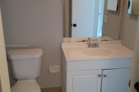 Townhouse in Lauderhill, Florida 2 bedrooms, 87.33 sq.m. № 1897723 - photo 3