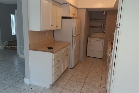 Townhouse in Lauderhill, Florida 2 bedrooms, 87.33 sq.m. № 1897723 - photo 16