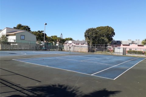 Townhouse in Lauderhill, Florida 2 bedrooms, 87.33 sq.m. № 1897723 - photo 18