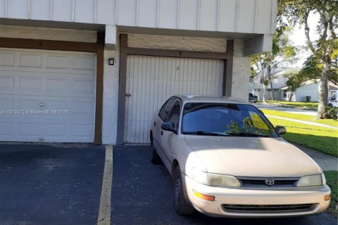 Townhouse in Lauderhill, Florida 2 bedrooms, 87.33 sq.m. № 1897723 - photo 7