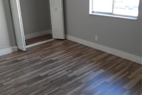 Townhouse in Lauderhill, Florida 2 bedrooms, 87.33 sq.m. № 1897723 - photo 5