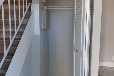 Townhouse in Lauderhill, Florida 2 bedrooms, 87.33 sq.m. № 1897723 - photo 11