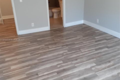 Townhouse in Lauderhill, Florida 2 bedrooms, 87.33 sq.m. № 1897723 - photo 2