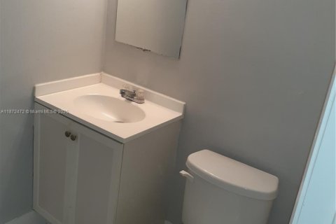 Townhouse in Lauderhill, Florida 2 bedrooms, 87.33 sq.m. № 1897723 - photo 15