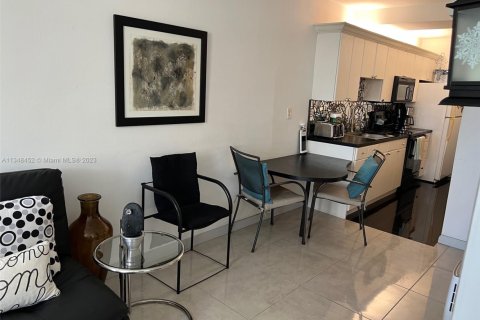Condominio en alquiler en Miami Beach, Florida, 2 dormitorios, 49.24 m2 № 1963062 - foto 9