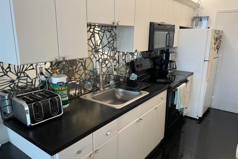 Condominio en alquiler en Miami Beach, Florida, 2 dormitorios, 49.24 m2 № 1963062 - foto 14