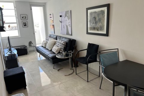 Condominio en alquiler en Miami Beach, Florida, 2 dormitorios, 49.24 m2 № 1963062 - foto 5