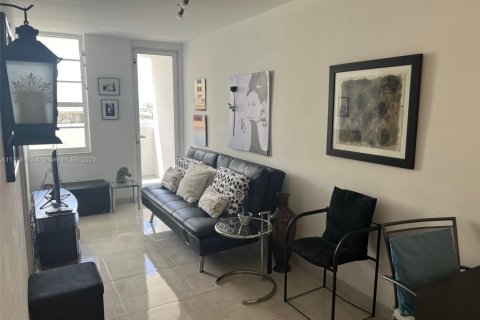 Condominio en alquiler en Miami Beach, Florida, 2 dormitorios, 49.24 m2 № 1963062 - foto 8