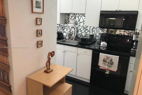 Condominio en alquiler en Miami Beach, Florida, 2 dormitorios, 49.24 m2 № 1963062 - foto 15