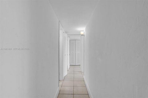 Copropriété à vendre à Miami, Floride: 2 chambres, 99.68 m2 № 2058578 - photo 10