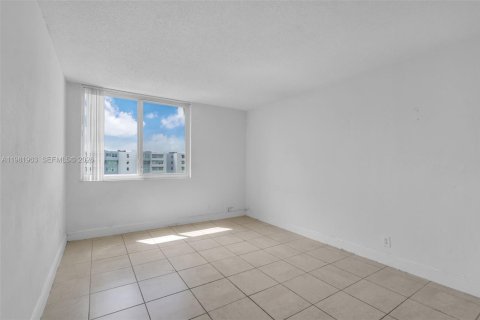 Copropriété à vendre à Miami, Floride: 2 chambres, 99.68 m2 № 2058578 - photo 15