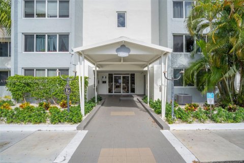 Copropriété à vendre à Miami, Floride: 2 chambres, 99.68 m2 № 2058578 - photo 2