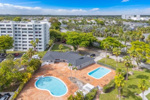 Copropriété à vendre à Miami, Floride: 2 chambres, 99.68 m2 № 2058578 - photo 22