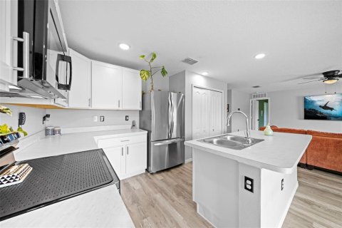 House in Palm Bay, Florida 3 bedrooms, 132.39 sq.m. № 1831754 - photo 9