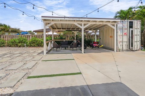 House in Homestead, Florida 3 bedrooms, 141.86 sq.m. № 2076150 - photo 22