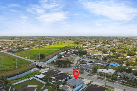 House in Homestead, Florida 3 bedrooms, 141.86 sq.m. № 2076150 - photo 28