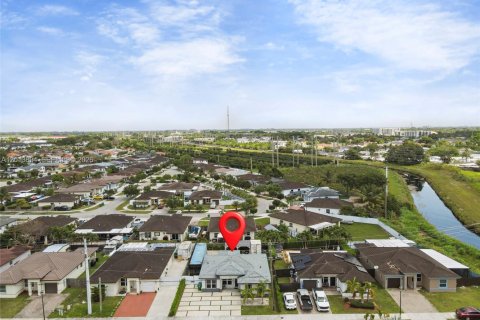 House in Homestead, Florida 3 bedrooms, 141.86 sq.m. № 2076150 - photo 26