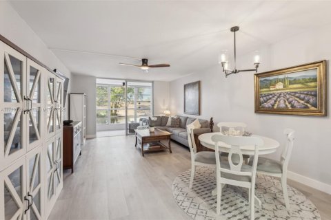 Купить кондоминиум в Санрайз, Флорида 2 спальни, 78.97м2, № 1480045 - фото 1