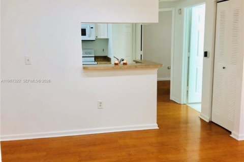 Снять в аренду кондоминиум в Санни-Айлс-Бич, Флорида 1 спальня, 62.52м2, № 2028650 - фото 2