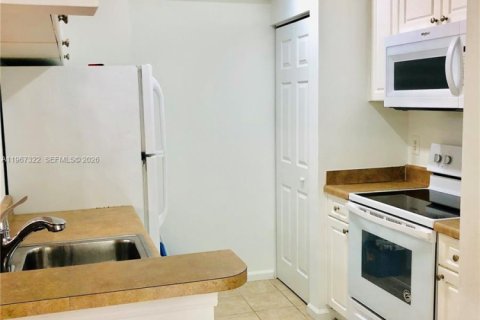 Снять в аренду кондоминиум в Санни-Айлс-Бич, Флорида 1 спальня, 62.52м2, № 2028650 - фото 7