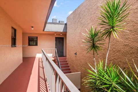 Кондоминиум с 1 спальней в Плантация, Флорида № 2031645