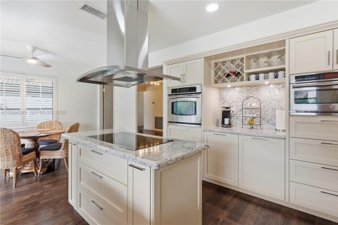 House in Coral Springs, Florida 3 bedrooms № 2383128 - photo 9