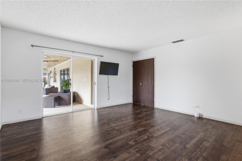 House in Coral Springs, Florida 3 bedrooms № 2383128 - photo 17