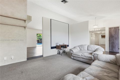 House in Coral Springs, Florida 3 bedrooms № 2383128 - photo 5